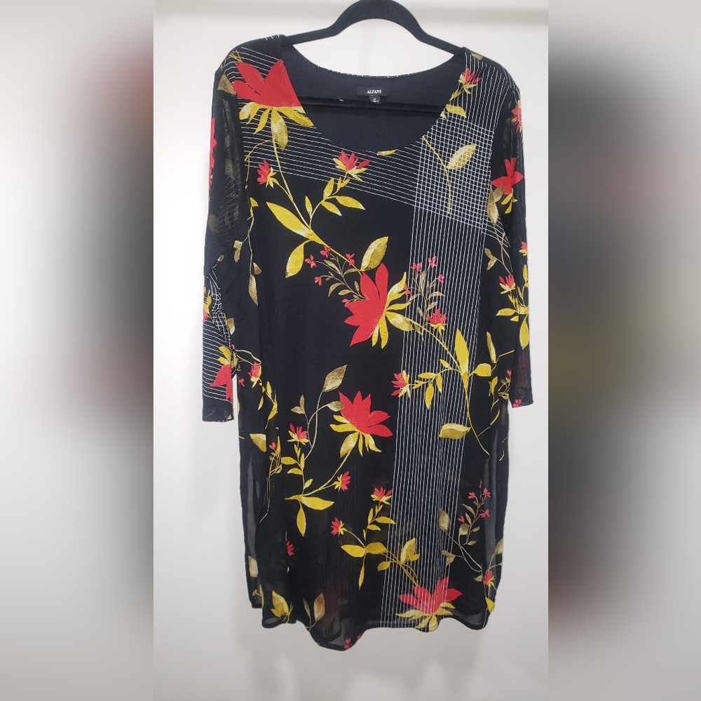 Alfani Black/Red Abstract Floral Print 3/4 Sleeved Tunic Top Size 3X EUC - Picture 3 of 12